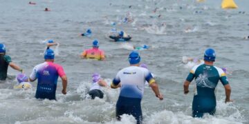 Con natación desde Puerto Mocho, arrancó el Ironman 70.3