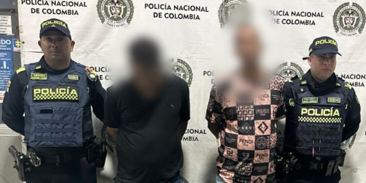 Dos presuntos delincuentes fueron capturados tras atraco en Villa Carolina: uno tiene 10 anotaciones
