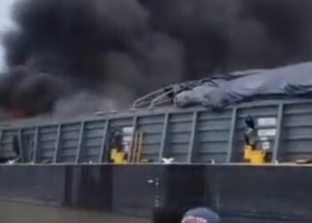 Emergencia tras fuerte explosión en una barcaza en Pasacaballos, Cartagena: "El pueblo está revolucionado"
