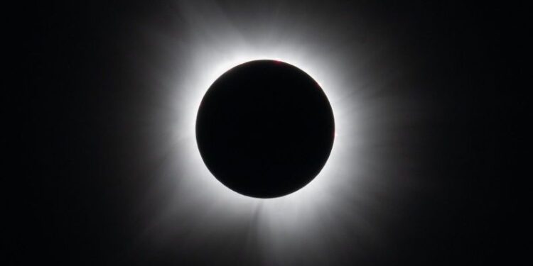 Este verano habrá un eclipse solar total. Esto es lo que necesitas saber