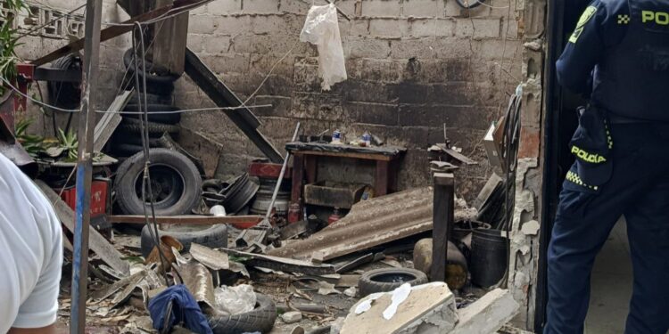 Explosión en llantería de Juan de Acosta termina en tragedia: se reporta un muerto