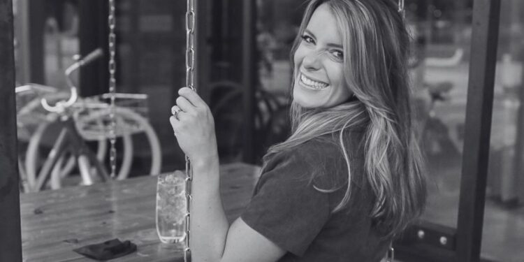Falleció la influenciadora Carly Douglas a los 36 años