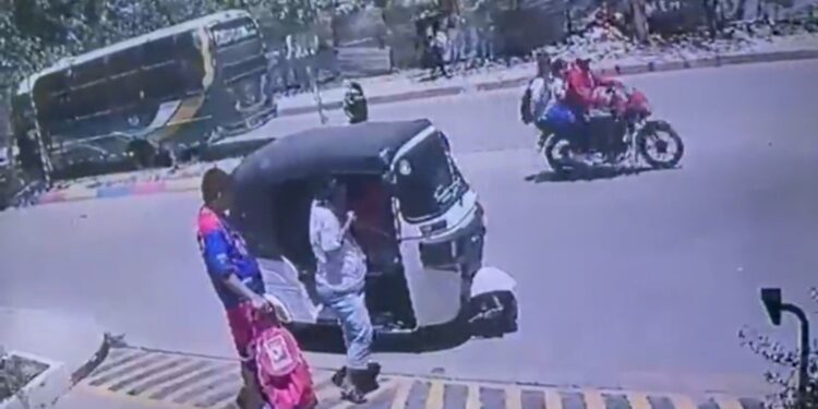 Frente a una mujer embarazada que conversaba con él: así fue asesinado el conductor de un motocarro en Soledad