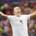 Haaland apareció sobre el final para meter en octavos a Noruega