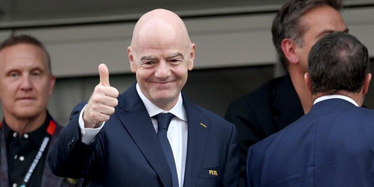 Infantino dice sentirse feliz de ver a Irán en el Mundial