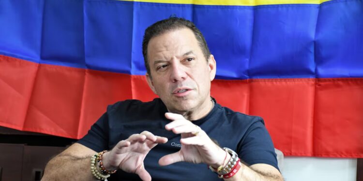 La defensa del excandidato presidencial, Santiago Botero, anuncia acciones jurídicas por montaje en el caso que lo salpica por violencia intrafamiliar