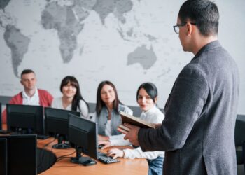 La educación media debe entrar en el debate presidencial: los retos que el próximo gobierno deberá enfrentar