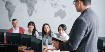 La educación media debe entrar en el debate presidencial: los retos que el próximo gobierno deberá enfrentar