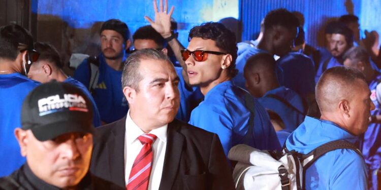 La selección de Colombia llegó a Guadalajara en ambiente festivo promovido por su afición