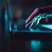 Las empresas tecnológicas más grandes del mundo apuestan fuerte por computadoras que se controlan solas