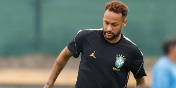 Neymar no descansa y acelera su preparación para el partido contra Escocia