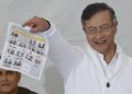 Petro insiste en su denuncia de fraude en Colombia, pero observadores electorales aseguran que no detectan irregularidades