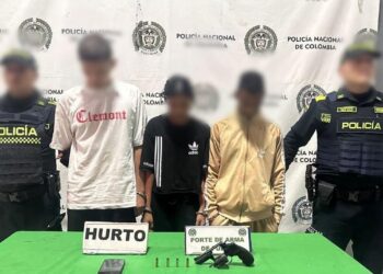 Policía frustra robo de vehículo y logra captura de tres presuntos delincuentes en el barrio Siete de Abril