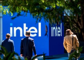 Tim Cook afirma que los precios del iPhone subirán. Trump dice que Apple fabricará chips en EE.UU. con Intel