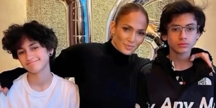Uno de los gemelos de Jennifer López y Marc Anthony ahora se identifica como hombre