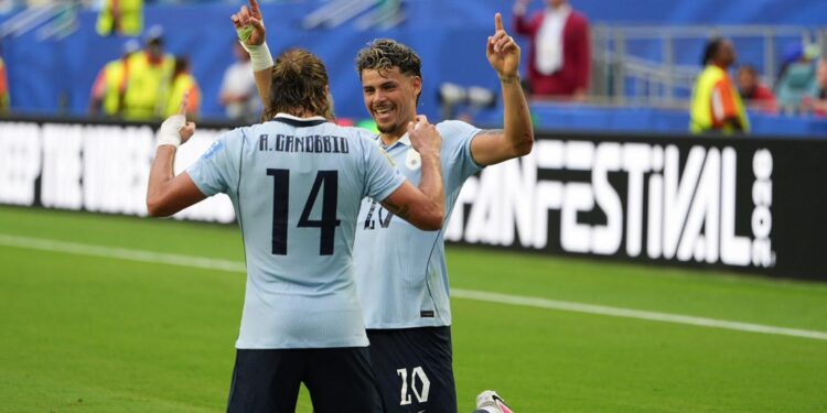 Uruguay se juega una carta complicada contra España