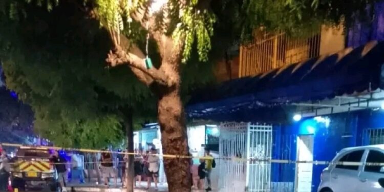 ¡Masacre en Soledad! Sicario llegó disparando en local comercial y asesinó a tres e hirió a cuatro