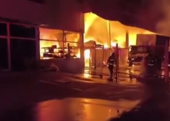 Bomberos de Galapa y Barranquilla sofocaron incendio de gran magnitud en Parque Industrial Ferrari Park
