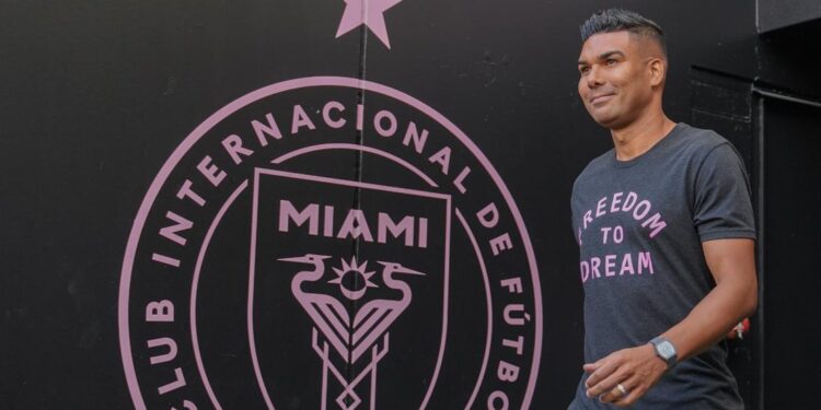 Casemiro afirma que siempre soñó jugar en el mismo equipo con Messi