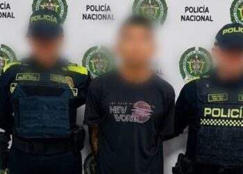 Con panfletos alusivos a grupo delincuencial y un revólver: así cayó un presunto criminal en Malambo