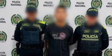 Con panfletos alusivos a grupo delincuencial y un revólver: así cayó un presunto criminal en Malambo
