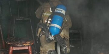 Cuerpo de Bomberos de Cartagena atendió incendio en local del Centro Comercial Santa Lucía