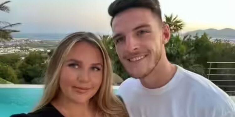 Declan Rice defendió a su pareja criticada por su aspecto físico