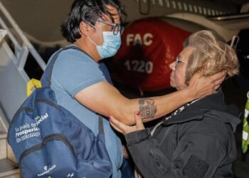 Deportado desde EEUU, Beto Coral, activista crítico de De la Espriella, llegó a Colombia
