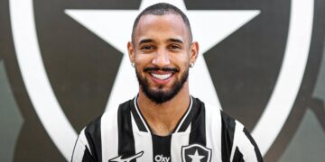 El exjuniorista Lucas Monzón firmó por tres temporadas con el Botafogo