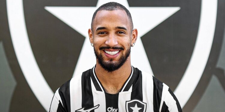 El exjuniorista Lucas Monzón firmó por tres temporadas con el Botafogo