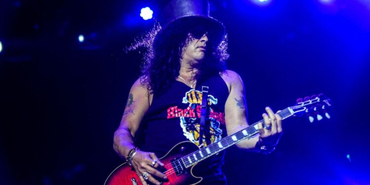 El video de la caída de Slash en pleno concierto de Guns N' Roses