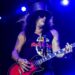 El video de la caída de Slash en pleno concierto de Guns N' Roses
