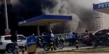 Emergencia en Villa Campestre: incendio a pocos metros de una estación de gasolina