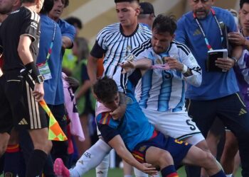 FIFA nombra un instructor disciplinario para investigar agresión de jugadores de Argentina