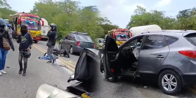 Fatal choque en la vía Cordialidad cobró la vida de un motociclista y dejó a una adolescente herida