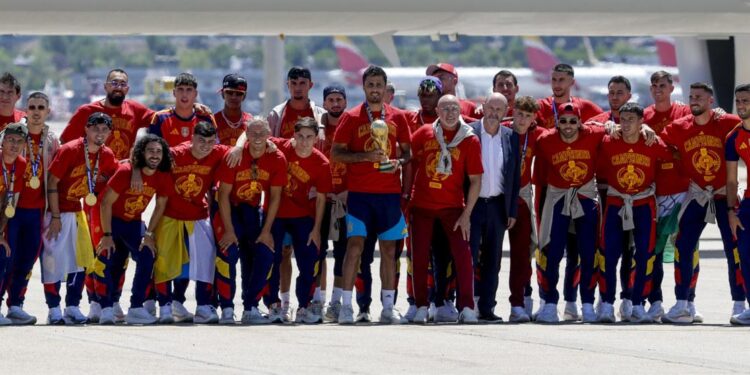La selección española llega a Madrid con la Copa para vivir una fiesta inolvidable