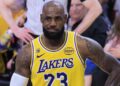 LeBron James dice que pensó en el retiro antes de firmar por los 76ers