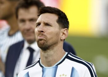 Lionel Messi regresó a Argentina en un avión privado, sin contacto con aficionados
