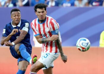 Mbappé tilda de "mujer despreciable" a senadora paraguaya que lo llamó "feo y bruto"