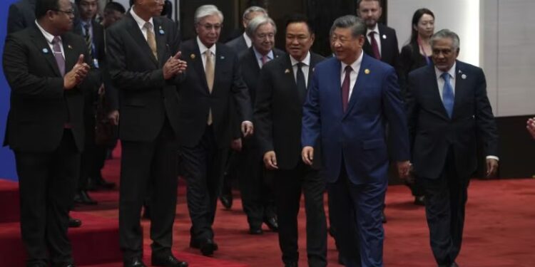 Mientras Trump acusa a China de robar datos de votantes, Xi presenta a su país como un líder tecnológico responsable