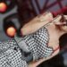 Padre de Amy Winehouse deberá pagar millonaria indemnización a dos amigas de la cantante