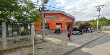 Policía reporta abatido en atraco a un supermercado en Soledad: familia y testigos afirman que era un rehén