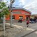 Policía reporta abatido en atraco a un supermercado en Soledad: familia y testigos afirman que era un rehén