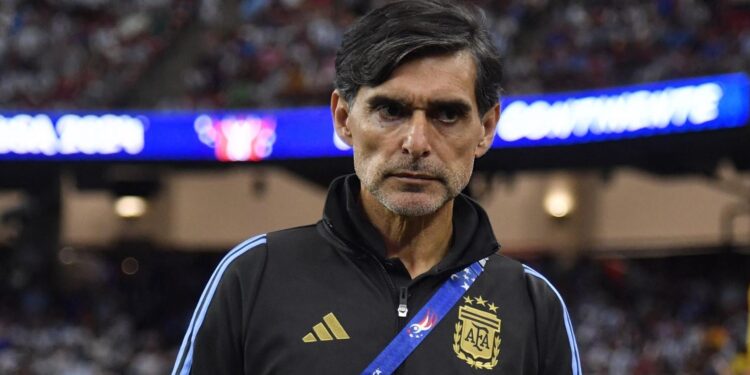 Roberto Ayala, arrepentido por empujar a Dani Olmo tras la final contra España