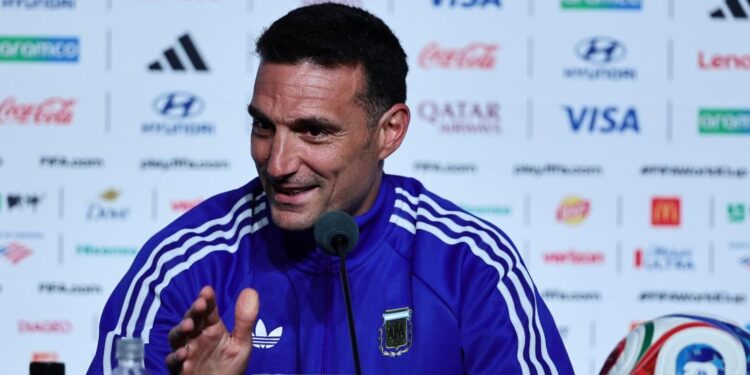 Scaloni dice que ningún favorito "ha marcado una diferencia grandísima"