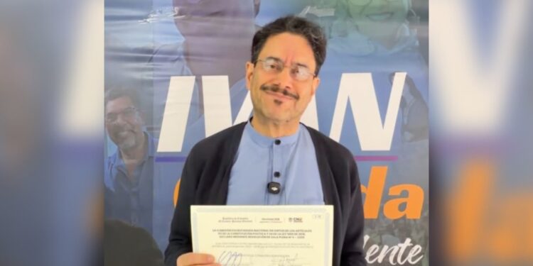 "Siento gran orgullo en presentar mi credencial como senador": Iván Cepeda