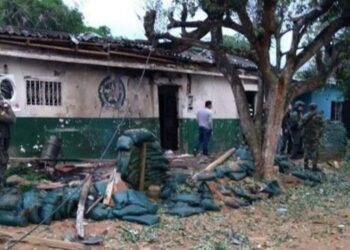 Tres uniformados resultaron heridos en atentado terrorista contra estación de Policía en Arenal del Sur