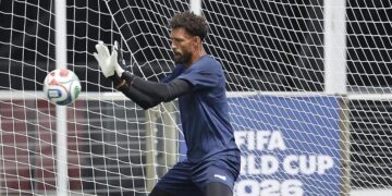 Vozinha, estrella a los 40 años, peleará la titularidad en Colo Colo con un juvenil
