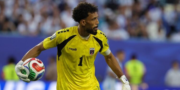 'Vozinha' fue autorizado para usar su apodo en la camiseta del Colo Colo