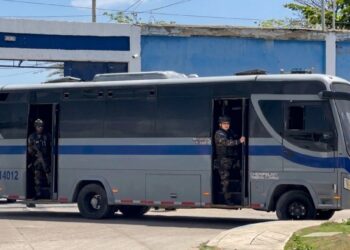 Arrancó el traslado de 20 reclusos desde Barranquilla: serán enviados a cárceles de Bogotá por orden presidencial